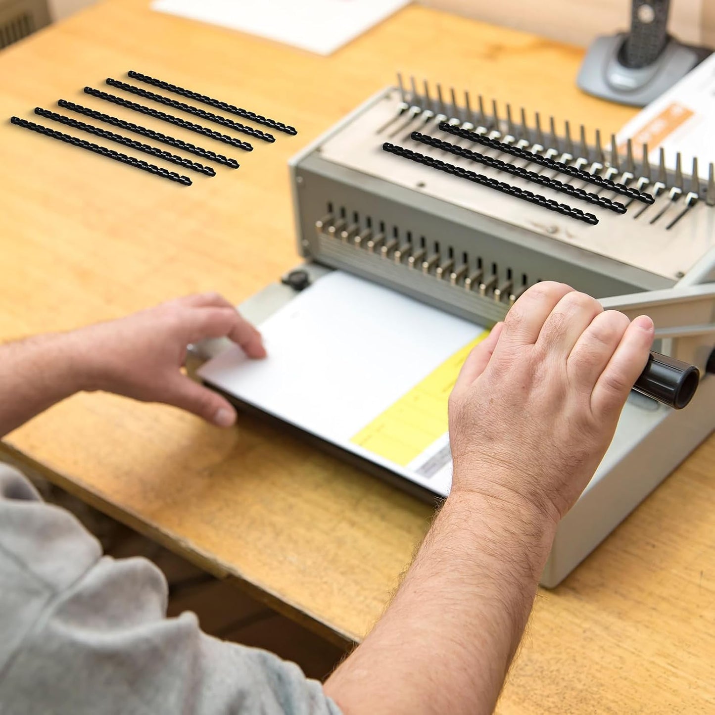 Yunsailing 150 Pack Plastic Binding Combs Plastic Binder Comb Ring 19 Ring Binding Spines Letter Size Spiral coils for Notebook Calendar(1/4 in,Black)