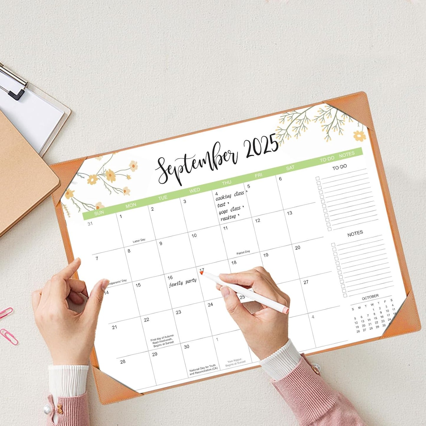 Desk Calendar 2025-2026 with Desk Mat – 22" x 17" Large Desk Pad Calendar Runs From Sep 2025 to Dec 2026, Floral Design Desktop Calendar for Home, Office