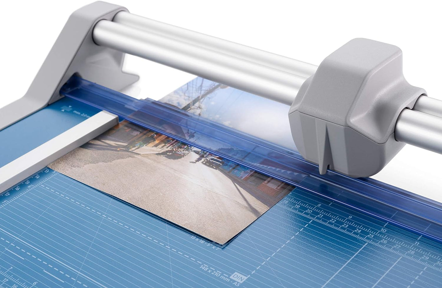 Dahle 552 Professional Rotary Trimmer, 20" Cut Length, 20 Sheet Capacity, Self-Sharpening, Dual Guide Bar, Automatic Clamp, German Engineered Paper Cutter
